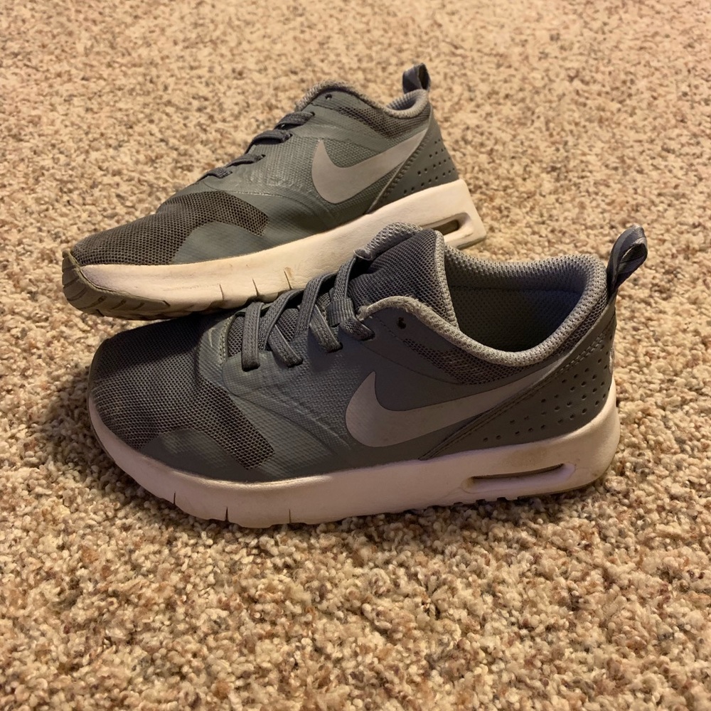 Boys size 1y Gray Nike Air